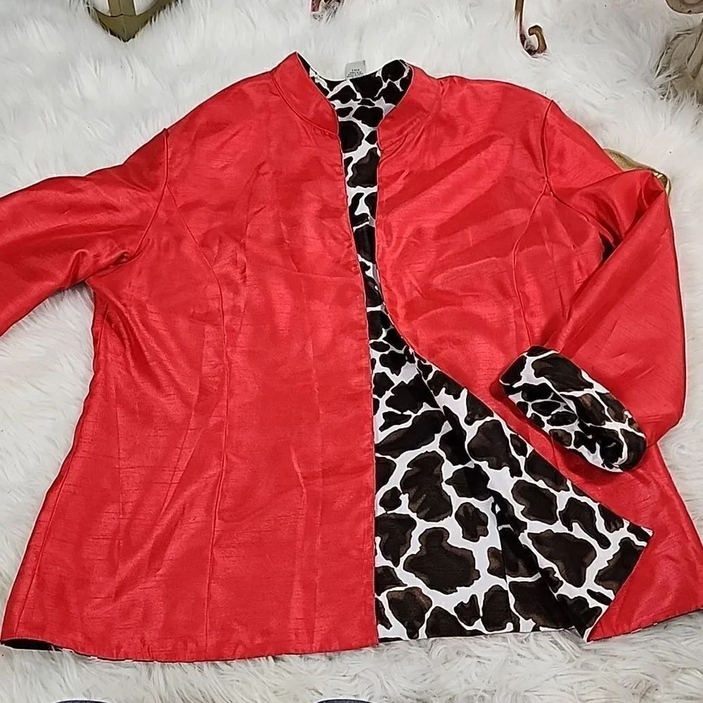 Reversible Jacket with Animal Print and Solid Coral Color